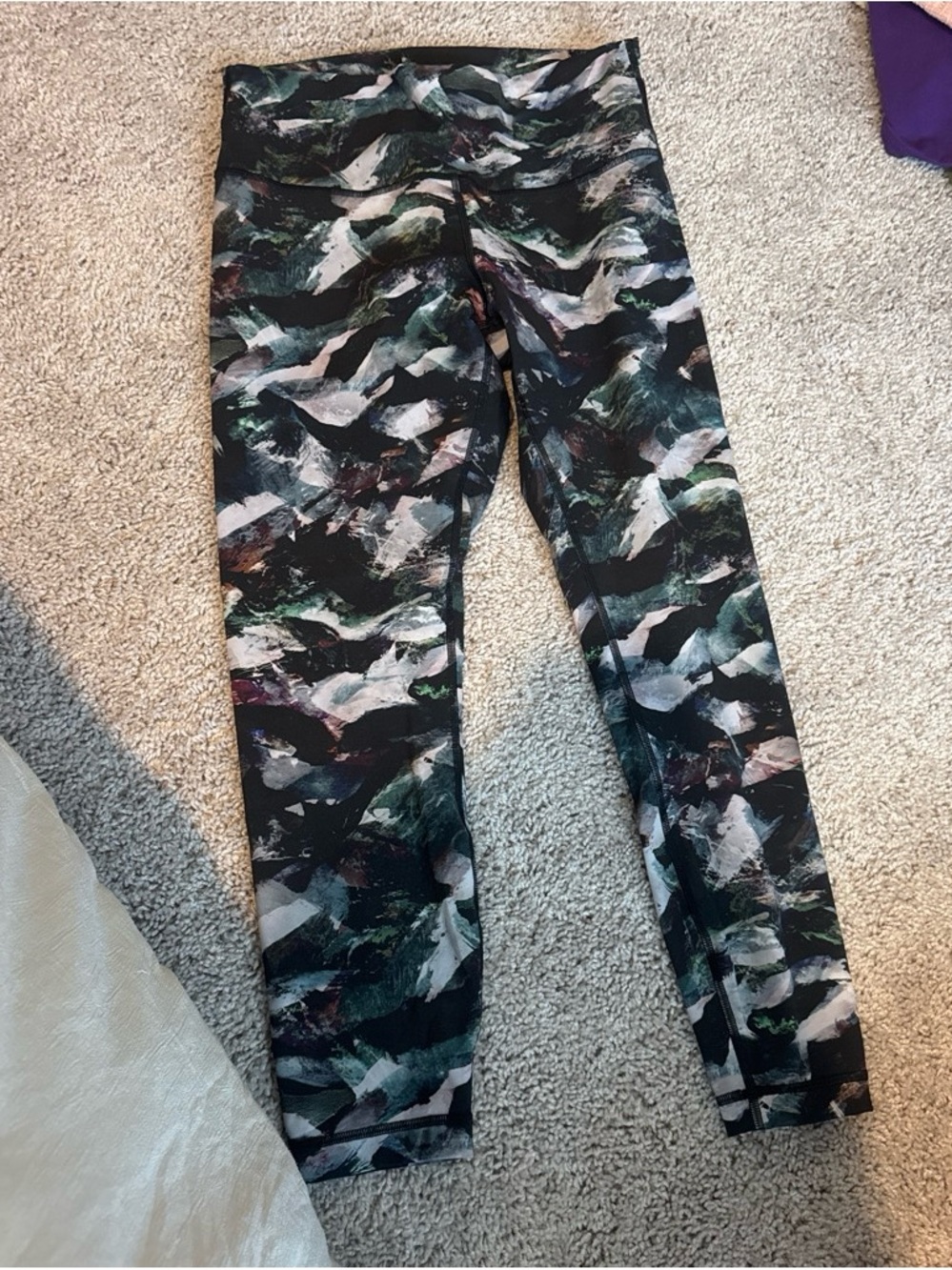 lululemon athletica Black, Green & White Abstract Print Leggings